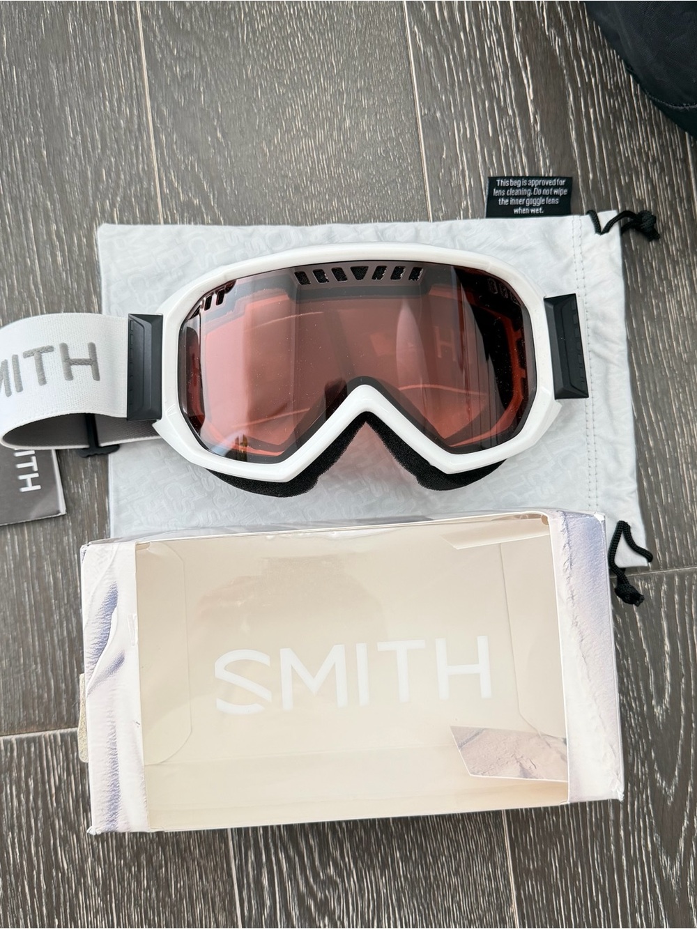 SMITH White Frame Snow Ski Goggles with Pink-Tinted Lens